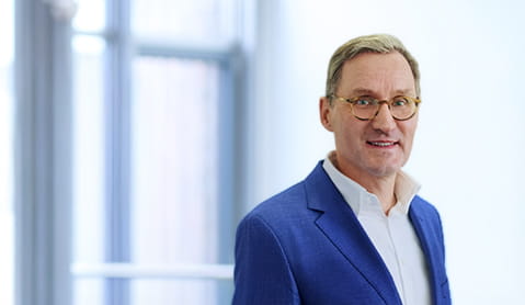 Dr. Michael Schneider